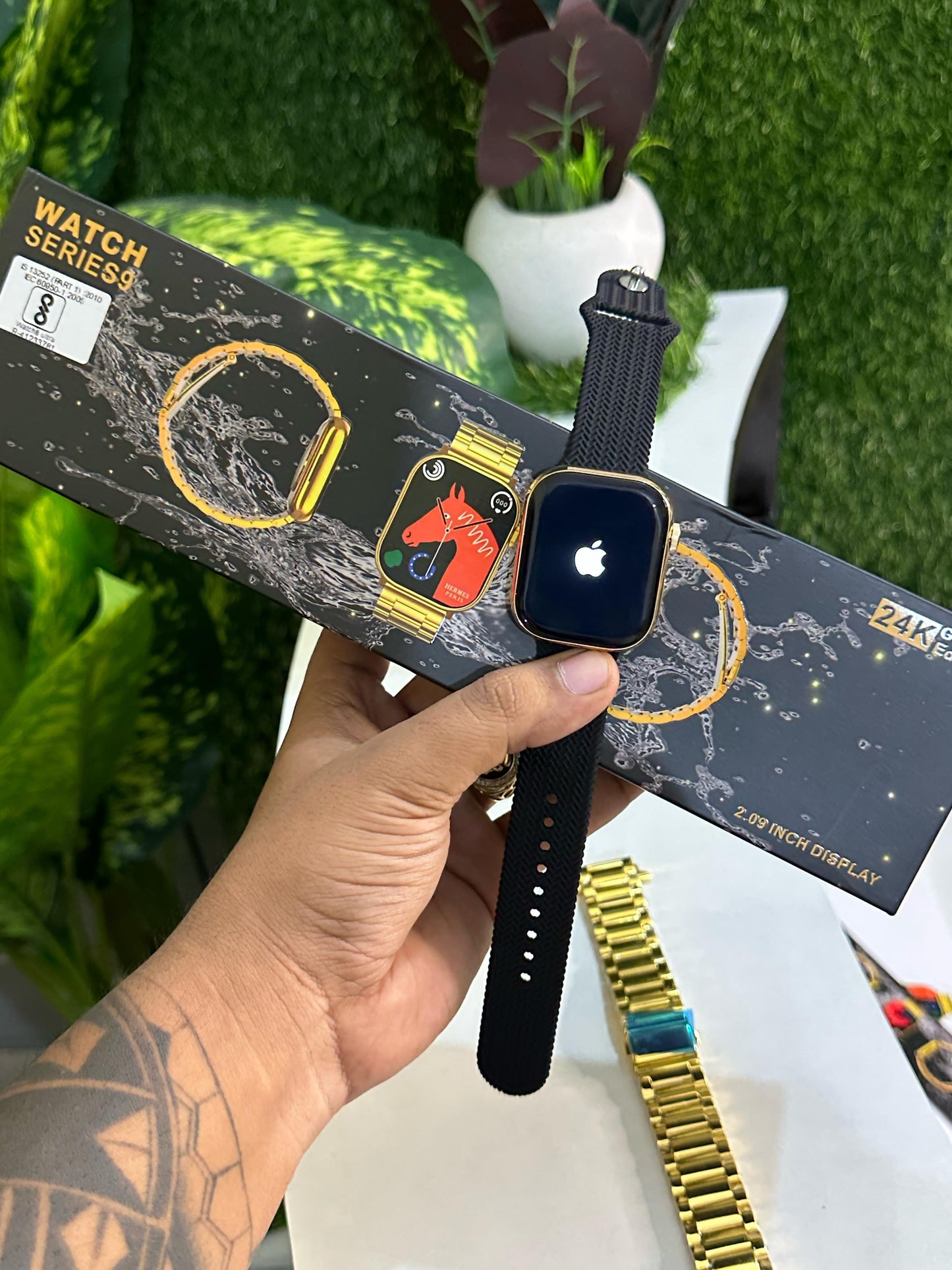 Apple Smartwatch Series 9 - 24K Carat Gold Edition