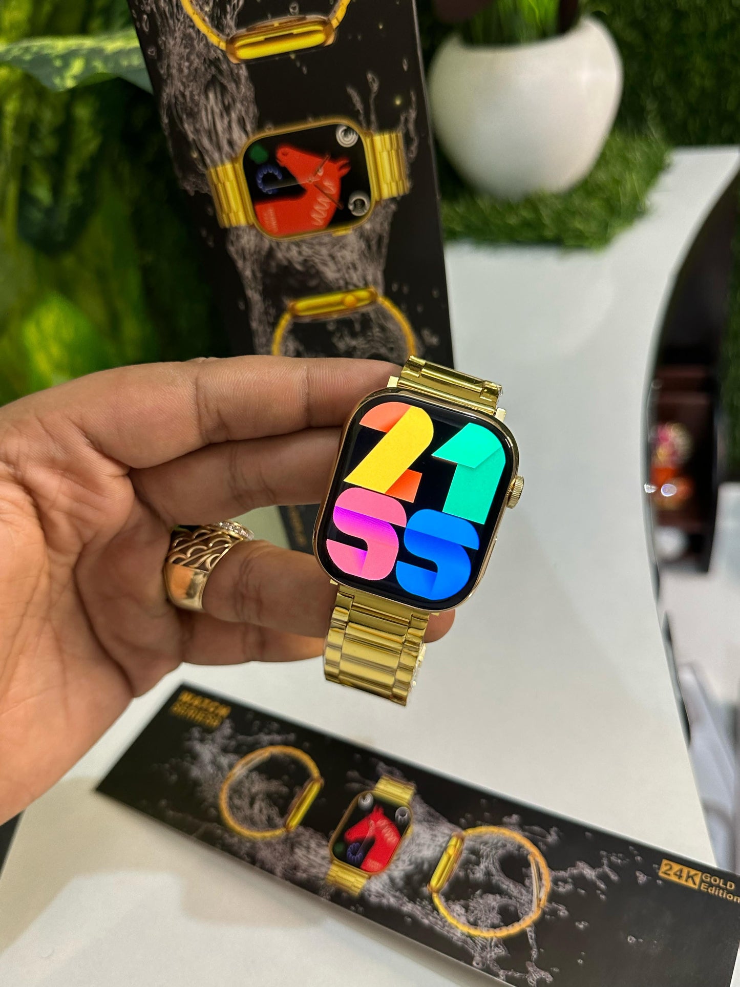 Apple Smartwatch Series 9 - 24K Carat Gold Edition