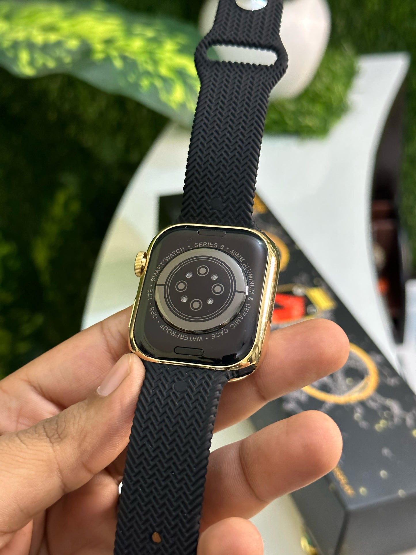 Apple Smartwatch Series 9 - 24K Carat Gold Edition