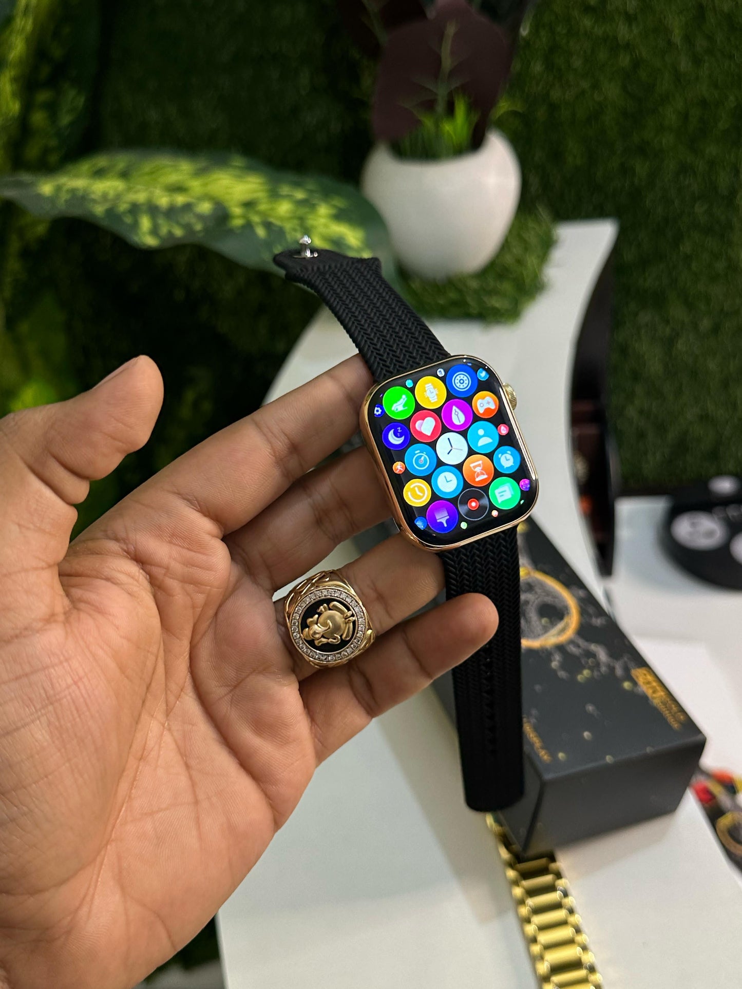Apple Smartwatch Series 9 - 24K Carat Gold Edition