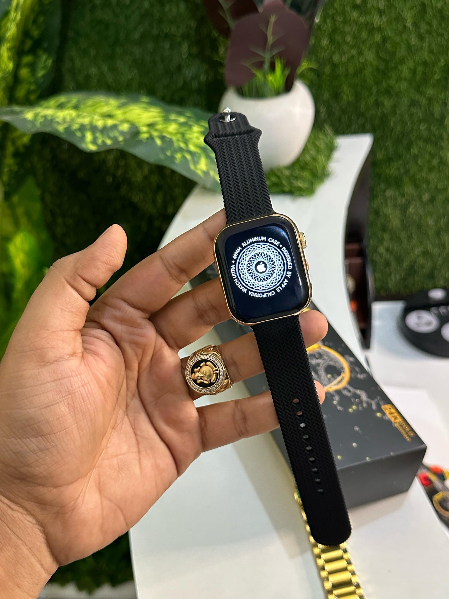 Apple Smartwatch Series 9 - 24K Carat Gold Edition